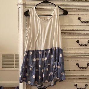 Lularoe flowy tank fits big for a small